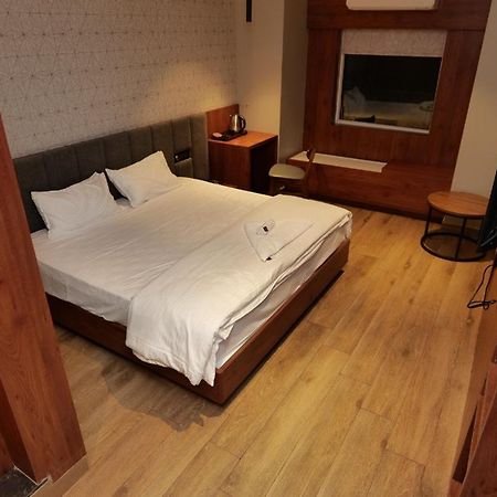 V Hotel Brahmapur Екстериор снимка
