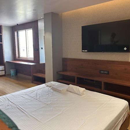 V Hotel Brahmapur Екстериор снимка
