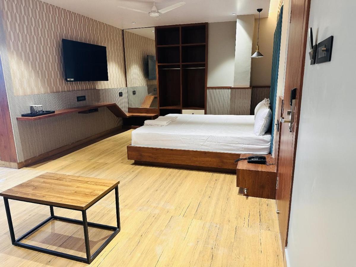 V Hotel Brahmapur Екстериор снимка