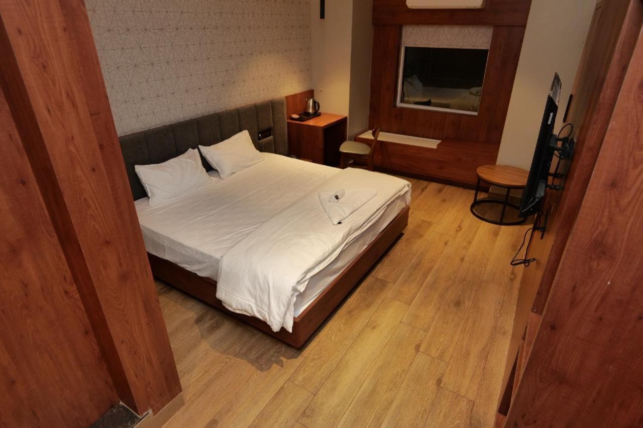V Hotel Brahmapur Екстериор снимка