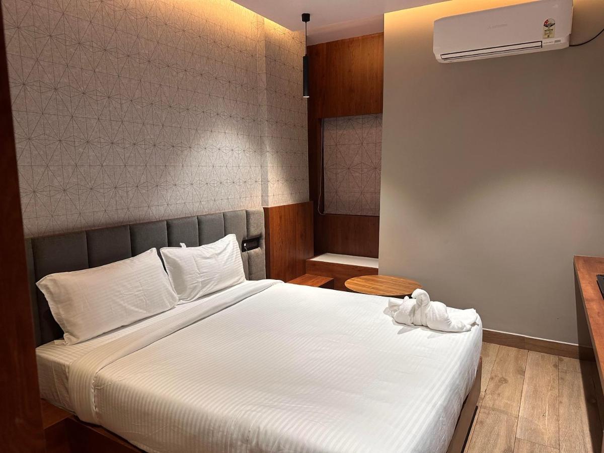 V Hotel Brahmapur Екстериор снимка