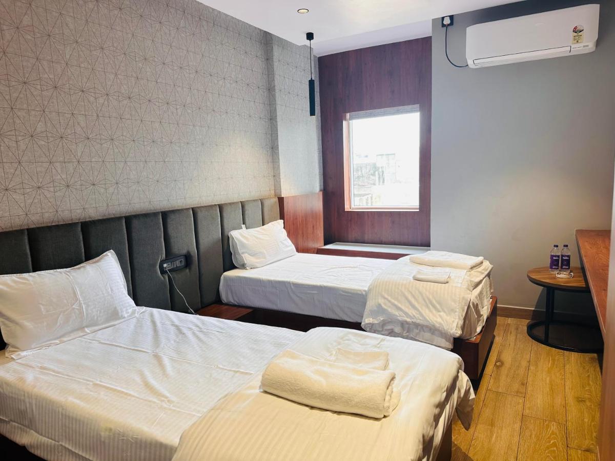 V Hotel Brahmapur Екстериор снимка